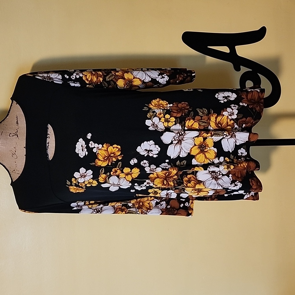 SUSAN GRAVER PRINTED LIQUID KNIT Hi-LOW HEM TOP